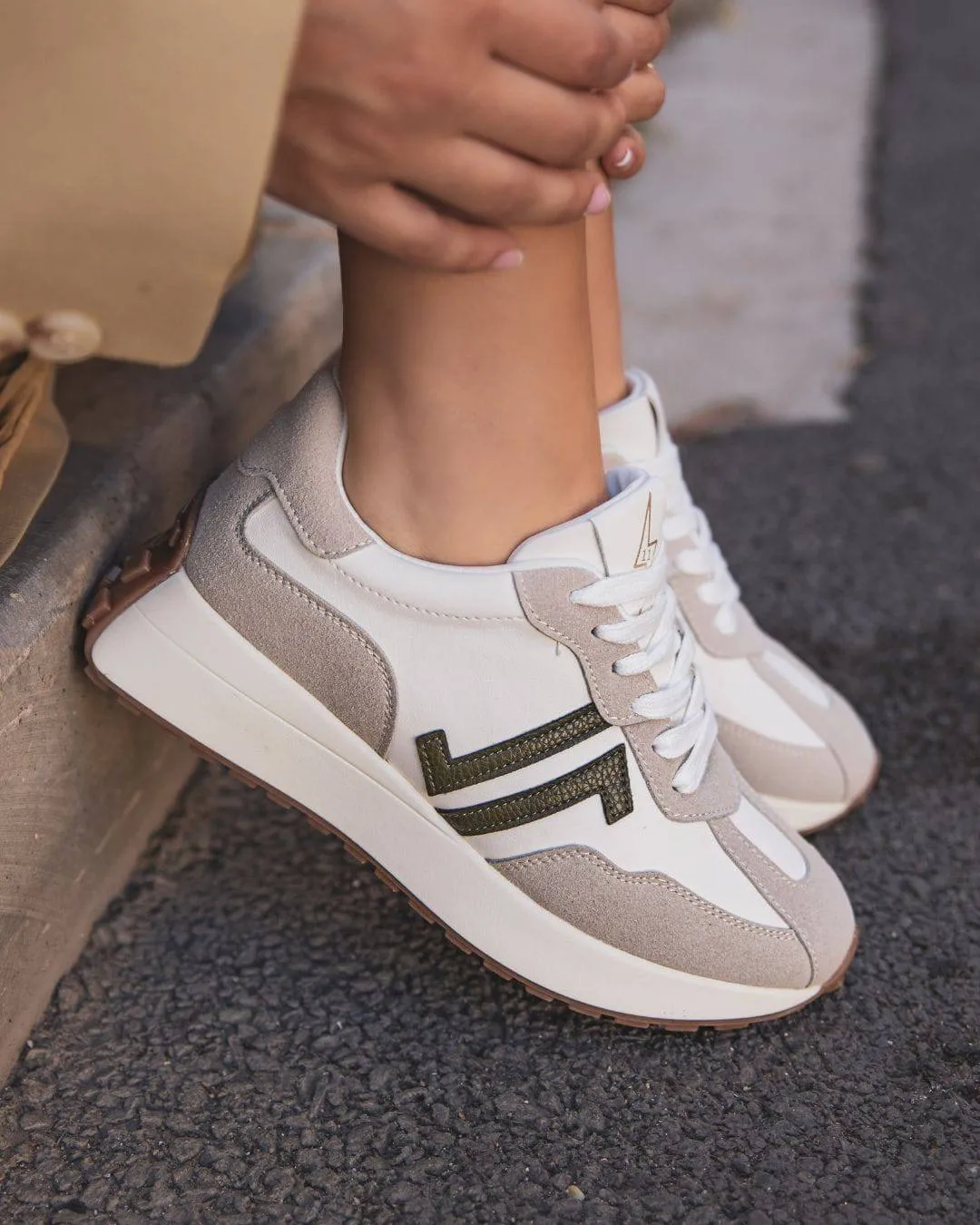 Basket femme beige à lacets - CL82 BEIGE