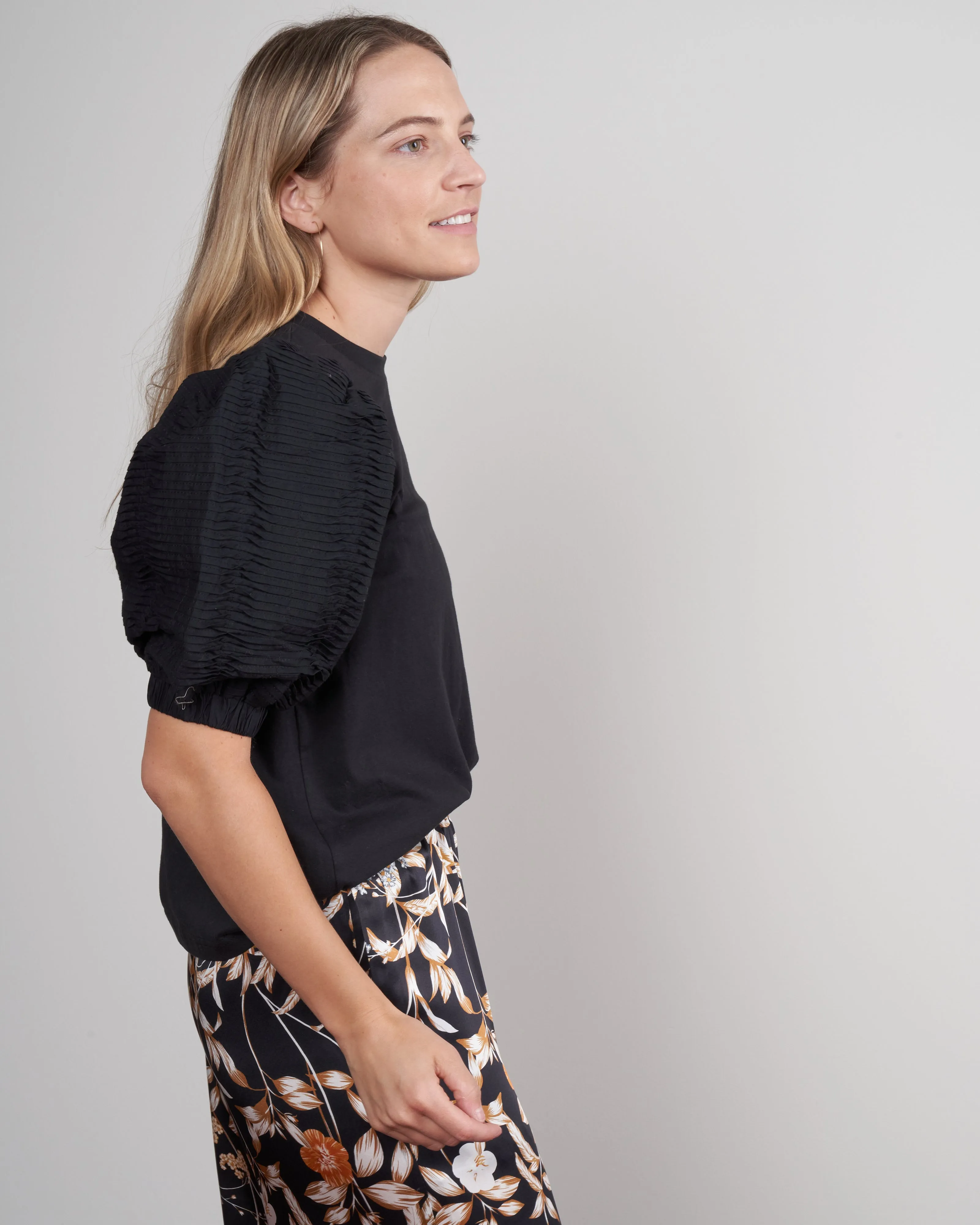 rene cotton puff sleeve t shirt - black