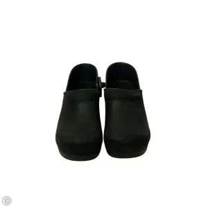 Shoes Flats By Dansko In Black, Size: 11